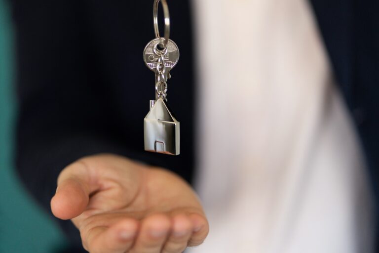Dealer key, real estate agent.